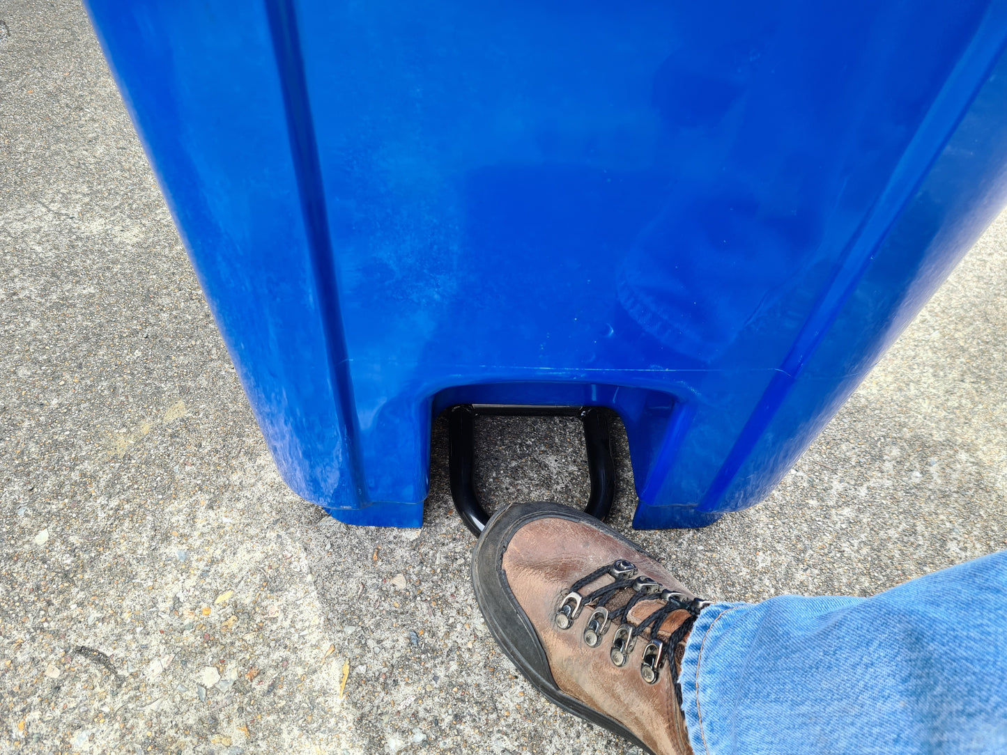 240 Litre Wheelie Bin With Foot Pedal